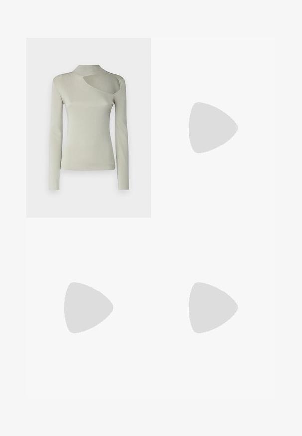 Haut à manches longues en tissu côtelé gris clair, avec un col montant et une découpe asymétrique sur l'épaule gauche. Texture lisse.; Pantalon noir ajusté avec une coupe droite, présentant une texture lisse et des plis nets sur le devant. Aucune quincaillerie visible.; Slingback noir à bout pointu avec un petit talon, en cuir lisse et doté d'un design découpé sur le côté pour plus de respirabilité.; Sac à épaule en cuir noir au toucher doux, de forme triangulaire et avec une bandoulière réglable, associé à une chemise à rayures bleu clair et à un pantalon blanc.