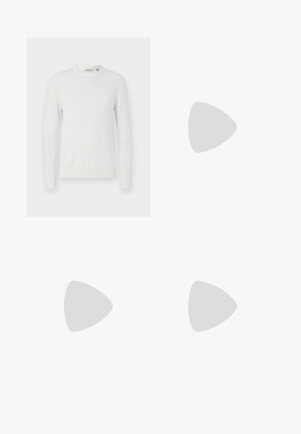 Only & Sons ONSALEX mleczny; Młoda osoba z warkoczami, ubrana w jasnoszary t-shirt Nike i czarne spodenki Nike, na jednolitym białym tle.; Beżowe spodnie cargo z lekkiego materiału bawełnianego. Posiadają elastyczne mankiety, wiele bocznych kieszeni oraz zapięcie na guzik.; Białe skórzane sneakersy z perforacjami, okrągłym noskiem, płaską podeszwą i grubymi sznurówkami, z widocznym logo swoosh i napisem „AIR” na pięcie.