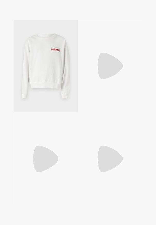 Valkoinen huppari, jossa on vasemmassa rinnassa ommeltu punainen "MARNI" -logo. Hupparissa on ribbauspäät hihansuissa ja helmassa tiukemman istuvuuden takaamiseksi. Pehmeä kangas.; Musta cargo-housut puuvillasta, löysällä istuvuudella, joissa on kaksi sivutaskua ja brodeerattu teksti vasemmassa lahkeessa.; Stuart Weitzman CLUB CLASSIC PENNY LOAFER - Puvunkengät - black; Musta nahkainen olkalaukku, jossa on vetoketjullinen etutasku, kohokuvioitu logo ja säädettävä hihna. Sujuva tekstuuri ja jämäkkä muoto.