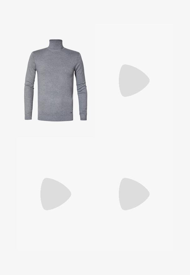 Grå rullekrave sweater i blødt strikket stof med lange ærmer og ribbede manchetter og kant. Enkel, ensfarvet uden mønstre eller accenter.; Lysblå denim jeans med lige ben, synlig syning, fem lomme-design og knaplukning ved taljen.; Hvide atletiske sneakers med en glat læderoverdel, perforeret tå, tre stribede detaljer og en velcrorem. Gummisål med branddetalje.; Casio digitalur med en blå urskive, sølvgehus og lagdelt sort gummirem. Viser tidspunkt og alarmindstillinger. Vandafvisende.