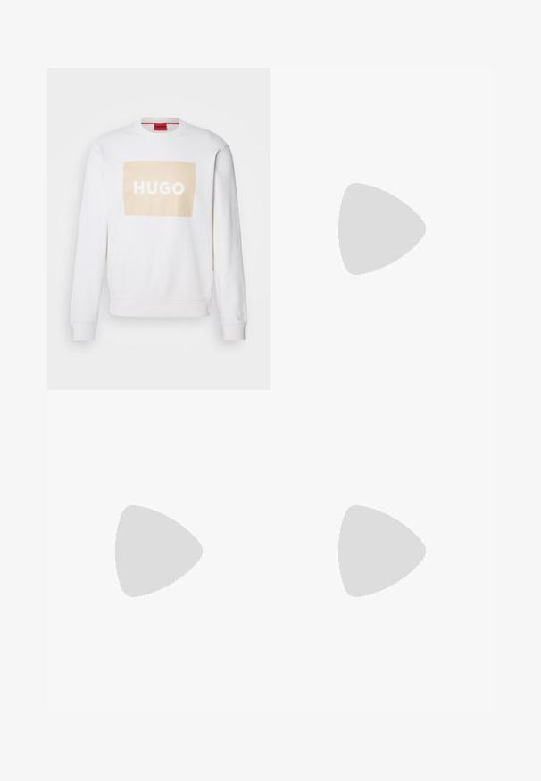Weißer Sweatshirt mit einem pastellbeigen rechteckigen Logo, auf dem "HUGO" in Weiß steht. Hat einen Rundhalsausschnitt und gerippte Bündchen. Weicher, strukturierten Stoff.; Blaue Denim-Jeans mit hoher Taille, geradem Bein und dezenter Ausbleichung. Verfügt über einen klassischen Fünf-Taschen-Stil und einen Reißverschluss.; Schwarze Knöchelstiefel mit glatter Oberfläche, elastischen Seitenpaneelen und einem kontrastierenden roten Zuglasche, ausgestattet mit einer dicken Gummisohle und einer runden Zehenpartie.; HUGO Sonnenbrille - black