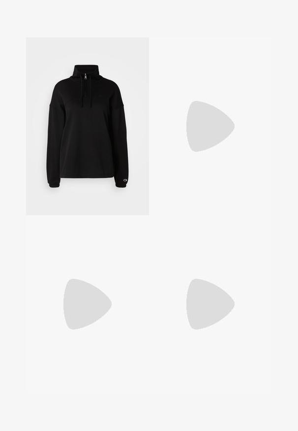 Champion ICONS HALF ZIP SMALL C LOGO - Felpa - black; Top bianco senza maniche con scollatura rotonda. Realizzato in tessuto liscio, presenta una vestibilità rilassata e un design minimalista. Nessun motivo o accentuazione.; Leggings neri realizzati in tessuto elastico, con una cintura alta e un logo bianco stampato sulla parte inferiore della gamba sinistra. Texture liscia.; Sneaker chunky bianchi con una parte superiore testurizzata, pannelli in mesh e suole di gomma spesse con un modello di battistrada prominente. Inclusi lacci e linguetta per il tallone.