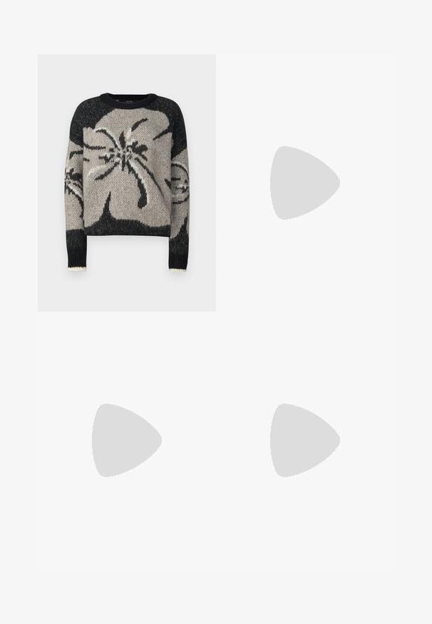 Vero Moda VMMADISON O-NECK - Trui - black; Lichtblauwe denim jeans met een rechte pijp, met een hoge taille, vijf zakken en gezeffde zoomdetails.; Zwarte leren slingback hak schoen met een puntige neus en een stevige blokhak. Beschikt over een verstelbare band met een metalen gesp.; Zwarte leren handtas met een gladde textuur. Beschikt over een verstelbare schouderband en een strak, minimalistisch ontwerp met een ritssluiting.