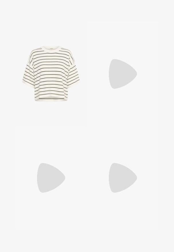 Vit kortärmad t-shirt i mjukt tyg, med horisontella olivgröna ränder och rund halsringning med vida korta ärmar.; Svart veckad kjol med två läderremmar och silverfärgad spänne vid midjan. Tillverkad av ett mjukt, svävande tyg.; Låg sneaker med metallisk guldtexturerad ovandel, beige snörning och sula av gummirubber, visad från den yttre sidan på vit bakgrund.; Runda, bruntonade solglasögon med en glansig bordeauxfärgad ram. Smala bågar med subtilt varumärkesdetalj. Platt linsdesign.; Leopardmönstrad handväska med en svart faux läderbotten, dubbla handtag upptill, guldfärgad dragkedja och accentuerade flikar i svart faux läder. Rektangulär form.