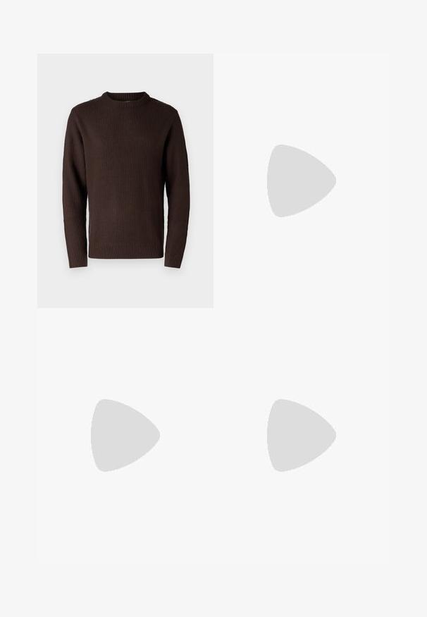 Jack & Jones JJROY KNIT CREW NECK - Džemperis - mulch; Pilkos krovinių kelnės, pagamintos iš patvarios medžiagos, su tiesiomis kojomis, keliais šonais kišenėmis ir matomais siuvimo detalėmis.; Juodos odinės kojinės su apvalia nosimi, raištelių dizainu ir storu, tekstūriniu padu. Dėvimos su pritaikytomis juodomis kelnėmis ir liniuotėmis megztiniu.; Juodi stačiakampiai akiniai nuo saulės su tamsiais lęšiais. Blizgi rėmelis, tiesios kojelės su lengvu lenkimu. Minimalistinis dizainas, be puošmenų.