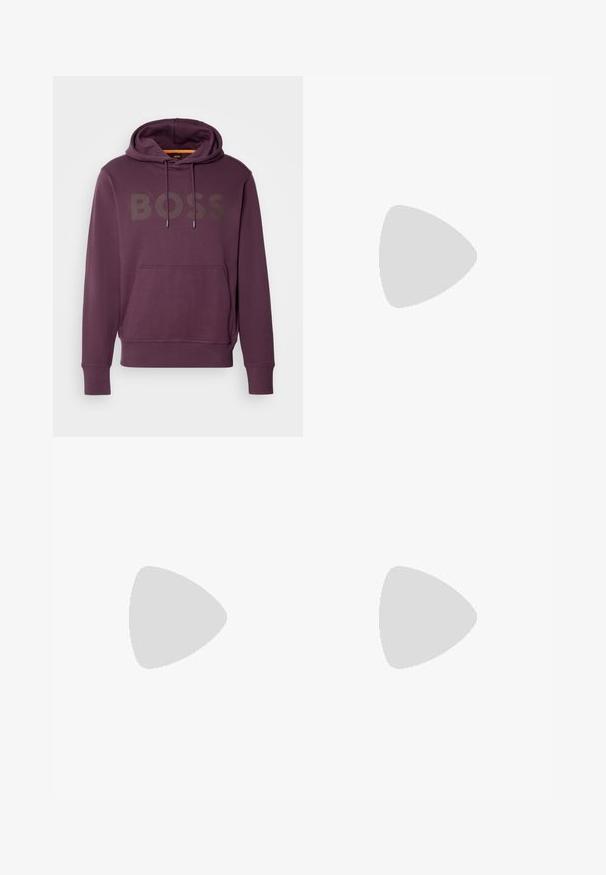 Μωβ φούτερ με μπροστινή τσέπη, κουκούλα με κορδόνι και το "BOSS" εκτυπωμένο με μεγάλα γράμματα στο στήθος. Μαλακή υφή υφάσματος.; Μαύρο κοντομάνικο μπλουζάκι από βαμβάκι, με στρογγυλή λαιμόκοψη και διακριτική επωνυμία στη λαιμόκοψη. Λείος υφασμάτινος τύπος με χαλαρή εφαρμογή.; Μαύρα τζιν slim-fit με πέντε τσέπες, κλείσιμο με κουμπί και θηλιές ζώνης, απεικονιζόμενα σε λευκό φόντο.; Μαύρο αθλητικό παπούτσι με λείο δέρμα, στρογγυλή μύτη, επίπεδα κορδόνια, μαξιλαρωμένο κολάρο και μινιμαλιστικό σχέδιο. Καουτσούκ σόλα με ήπιο μοτίβο πρόσφυσης.