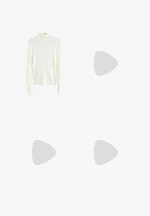 Weißer, gerippter Rollkragenpullover mit langen Ärmeln und schmaler Silhouette. Weiche Textur und minimalistisches Design, ideal zum Kombinieren.; Schwarze Hose mit geradem Schnitt, ausgestattet mit Fronttaschen und Seitenschlitzen am Saum. Hergestellt aus weichem, glattem Stoff. Geeignet für verschiedene Anlässe.; Schwarze patentierte Sandalen mit Absatz, quadratischer Spitze, Knöchelriemen und silbernen Schnallen. Mit einem stabilen Blockabsatz für mehr Stabilität.; Schwarze Leder-Hobo-Tasche mit einer glatten Textur, geschwungener Form und einem einzelnen verstellbaren Tragegurt; verfügt über eine weite Öffnung am oberen Ende.