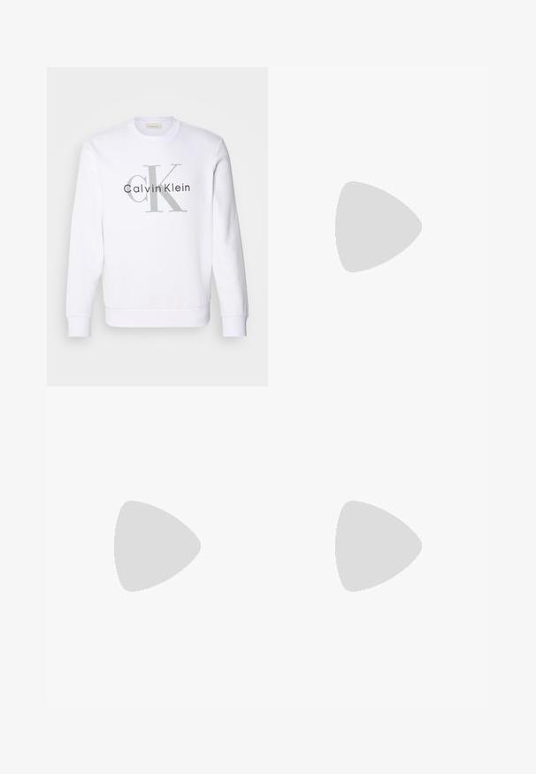 Bílá mikina z měkké látky s velkým šedým logem "Calvin Klein" a "cK" na přední straně. Kulatý výstřih a žebrované manžety.; Černé kalhoty s rovnými nohavicemi, vyrobené z hladké tkaniny. Mají přední záhyby a jedno knoflíkové zapínání v pase.; Černé kožené boty s zaoblenou špičkou, šněrovacím designem a silnou, strukturovanou gumovou podrážkou. Vyznačují se prošíváním po okraji a hladkým povrchem.; Zelené translucentní sluneční brýle s obdélníkovým rámem, tmavě zelenými skly a logem na boku. Hladký povrch a moderní design.