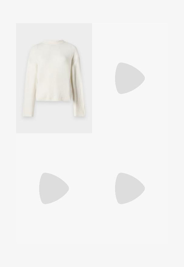 Maglione a maglia color crema con maniche lunghe e scollatura rotonda. Presenta polsini a coste e una vestibilità corta, evidenziando una consistenza morbida.; Gina Tricot SOFT TOUCH CROPPED TOP - Maglietta a manica lunga - pristine; Pantaloni neri su misura con taglio dritto, caratterizzati da una texture liscia e senza motivi visibili. Vita standard e finitura pulita.; Stivali neri in pelle fino al ginocchio con punta squadrata, tacco affusolato e dettaglio a cucitura verticale lungo il fusto esterno. Texture liscia.