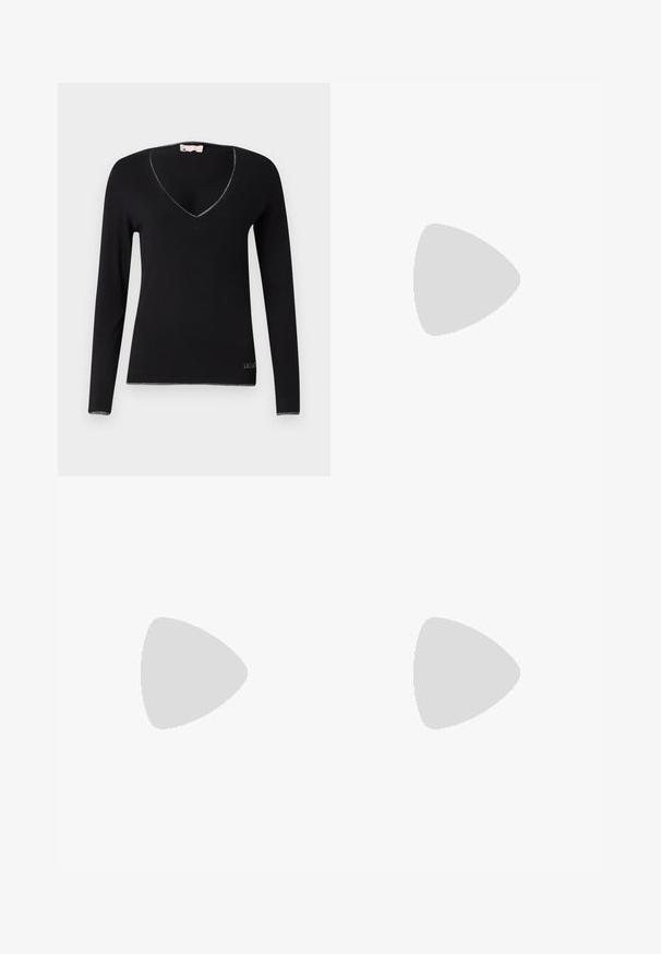 Maglione nero a maniche lunghe con scollatura a V. Presenta filato argentato lungo il colletto e l'orlo. Realizzato in un morbido tessuto testurizzato.; Gonna bianca plissettata con elastico nero in vita che presenta il logo "LACOSTE". Design di lunghezza media con texture morbida.; Sneaker bianchi in pelle con suola spessa bianca, accento in suede nero sul tallone e logo impresso sul lato. Design con lacci e sei fori per i lacci.; Occhiali da sole oversize neri dalla forma geometrica, con lenti scure e un dettaglio grigio a contrasto sulla montatura. Logo sul braccio.