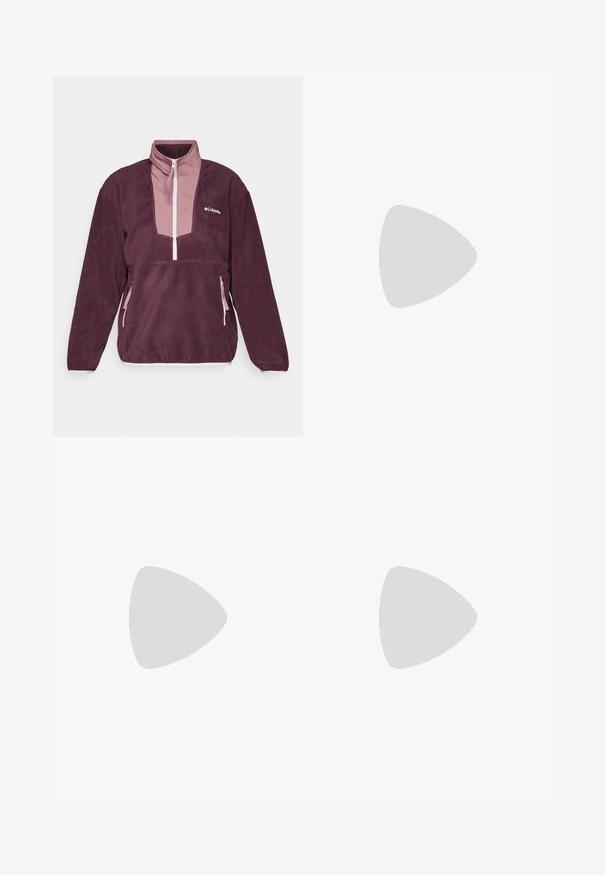 Columbia SEQUOIA GROVE™ 1/2 ZIP  - Flisinis džemperis - moonvista/fig/pink dawn; Tamsiai pilkas trumpas rankovės marškinėlis, pagamintas iš tekstūruoto audinio, su apvaliu kaklu, puošta balta Columbia logotipu krūtinėje.; Columbia BREA FALLS™ COTTON RIPSTOP PANT - Lauko kelnės - black; Columbia PEAKFREAK - Turistiniai batai - black
