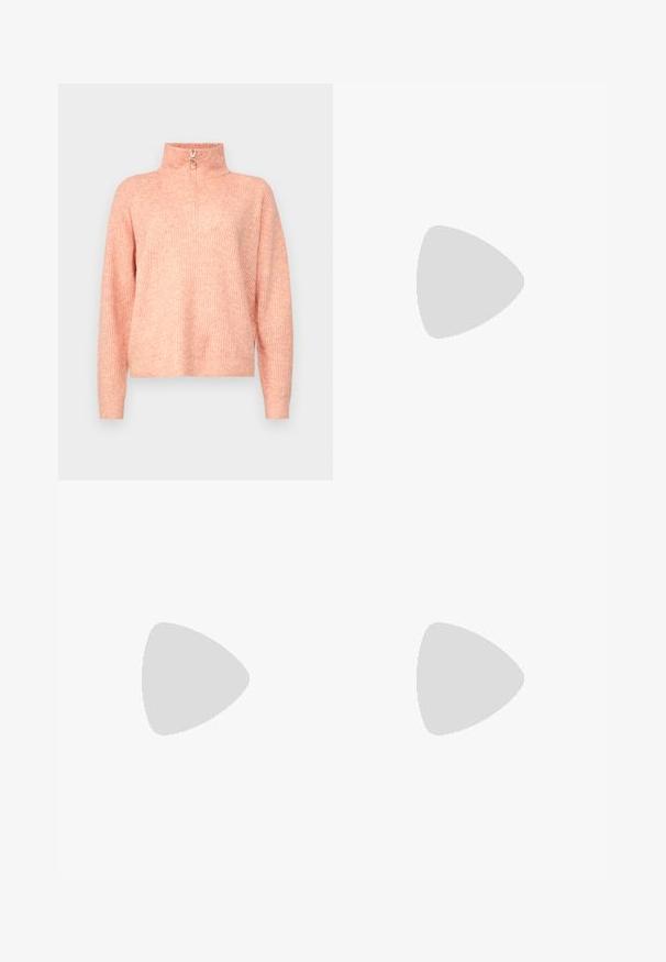 Vero Moda VMPLAZA ZIPPER BLOUS - Pulover - misty rose detailw melange; Rjavi visoki naramnice z ravnimi hlačnicami in sprednjim gumbom, z zanko za pas in klasičnim petim žepnim dizajnom na beli podlagi.; Črne platforme z visokimi petami in koničastim nosom ter nastavljivim gležnjenjskim trakom. Narejene iz gladke usnje, s kockasto peto.; Črna usnjena torbica s ukrivljeno obliko, z odstranljivo naramnico in zlatimi dodatki. Torbica ima pokrov s podrobnostmi v obliki zaponke.