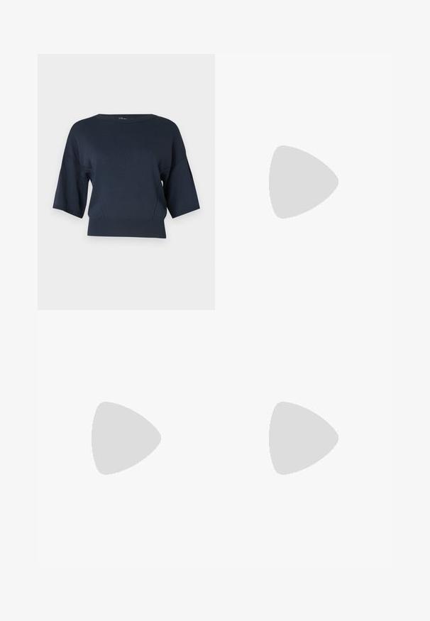 Kurze Ärmel, navyblaues Strickoberteil mit rundem Halsausschnitt und geripptem Saum. Verfügt über strukturierte Stickdetails an den Seiten.; Gestreifte weiße Midi-Rock aus Strick mit einem strukturierten Muster und Ausschnitten am Saum. Elastischer Bund. Weiches Material.; Schwarze Leder-Ballettschuhe mit abgerundeter Spitze, glatter Textur, minimalen Nähdetails und einem flexiblen Sohlen-Design.; Braune Ledertasche mit Klappenverschluss, Beschlägen in Goldfarbe, einem Schultergurt und einer glatten Oberfläche. Kompakte rechteckige Form.