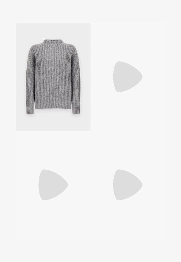 Grå stickad tröja med hög krage, som har en vertikal ribbad textur och långa ärmar, mjukt avslut och en något bredare kroppsyta.; Bruna breda byxor i bomullsblandning med fransar vid fållen, framknäppning och klassisk femfickdesign. Minimalistiska och mångsidiga.; Brun patentskinn slingback-pump med spetsig tå, liten blockhæl, korsettsdesign och dekorativ rosettdetalj framtill.; Vävd burgunderfärgad läder tote-väska med två korta handtag och en avtagbar axelrem. Har en strukturerad form och slät textur.