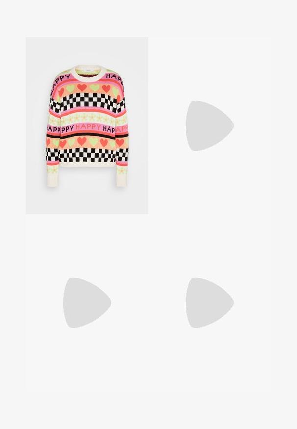 b.young JUMPER - Pullover - super pink mix; Pantalons larges et sombres avec une taille structurée et des plis. Fabriqués en tissu léger, avec une texture lisse et sans motifs visibles.; Bottine noire avec une combinaison de simili cuir et de panneaux élastiques sur les côtés. Semelle épaisse avec des rainures verticales pour une meilleure adhérence.; Lunettes de soleil noires avec des verres teintés marron ; forme rectangulaire avec une monture épaisse, incluant des détails discrets en métal sur les branches.; Bague en or ornée d'un design organique et torsadé, avec une texture lisse et des extrémités effilées, créant une apparence moderne et sculpturale.