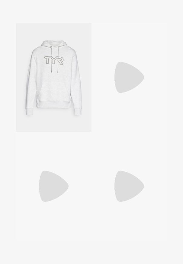Lichtgrijze hoodie van zachte stof, met een voorste kangaroo zak, trekkoorden en een geometrisch "TYR" logo op de borst.; Grijze broek met een gladde textuur, slim fit, rechte pijpen, zijzakken en een knoopsluiting in de taille.; Zwarte hardloopschoen met een mix van mesh en synthetische materialen, een stevige zool, gebogen ontwerp en prominente branding op de zijkant.; Zwarte zonnebril met rechthoekige lenzen, matte plastic montuur en rechte randen. Bevat het merkteken op de binnenarm.