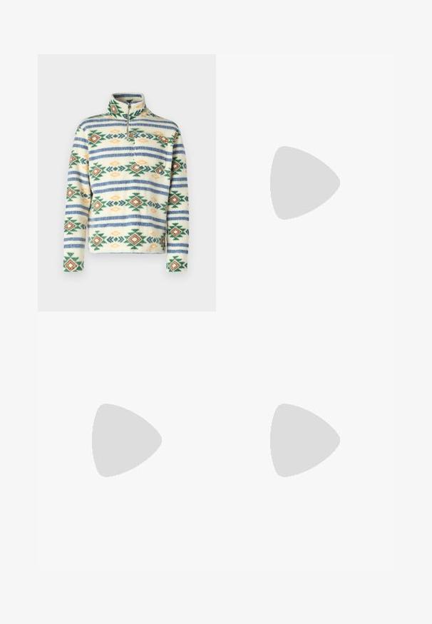 Jack & Jones JORIBIZA HALF ZIP - Polárpulóver - bright white; Fehér pamut póló rövid ujjal, kerek nyakú, laza szabású, és nincsenek látható logók vagy minták. Simább textúra és minimalista dizájn.; Magasan szabott, bővebb szabású farmernadrág fakó fekete denim anyagban. Öt zsebbel, övhurkokkal és tiszta, egyenes lábszár dizájnnal rendelkezik.; Szürke és fehér sportcipő, velúr és bőr felsőrésszel, kerek orral, lapos fűzőkkel és gumitalppal, amelyen rágógumi színű díszítés található.