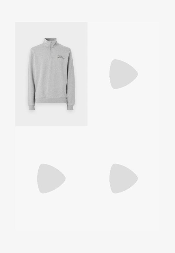 Felpa grigia con collo alto, zip frontale a metà, polsini a costine e un sottile logo stampato sul lato sinistro del petto. Tessuto morbido.; T-shirt bianco in cotone con scollo a girocollo, maniche corte e risvolti; design semplice, texture morbida e taglio dritto.; Jeans in denim blu chiaro con design a gamba dritta, cinque tasche, chiusura con bottone, leggero sbiadimento e dettagli di cucitura a contrasto.; Sneaker bianco con tomaia in pelle liscia e profilo basso. Presenta una punta arrotondata, sei occhielli e una suola in gomma testurizzata.