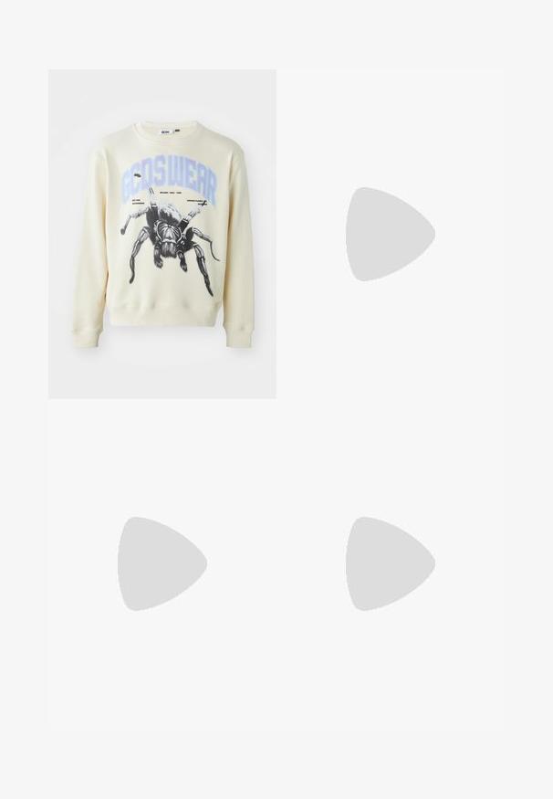 Krēmkrāsas džemperis ar lielu melnu zirnekļa grafiku un "GCDS WEAR" tekstu zilā krāsā. Ar ribinātiem aprocēm un apakšmalu, kā arī ar apaļu kakla izgriezumu.; Zaļas vilnas bikses ar brīvu piegriezumu, elastīgu jostasvietu, sānu kabatām un teksturētu virsmu siltumam.; Melnas patentētas ādas loafers ar teksturētu virsmu, noapaļotu purngalu un plakanu zoli ar izsmalcinātām šuvēm.; GCDS UNISEX - Saulesbrilles - shiny black