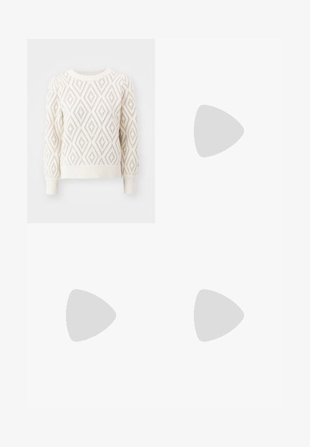 ONLY ONLFIE O NECK GLITTER - Pulover - birch/pale gold; Pantaloni negri plisati cu talie elastică. Prezintă picioare largi și un material neted, texturat, cu dungi verticale.; Pantofii cu toc ascuțit din piele neagră, cu breteaua pentru glezne și toc gros. Textură netedă, design elegant și estetică minimală.; Geantă tote neagră din piele, cu textură netedă, formă rectangulară și două mânere lungi. Fără hardware vizibil sau ornamente.