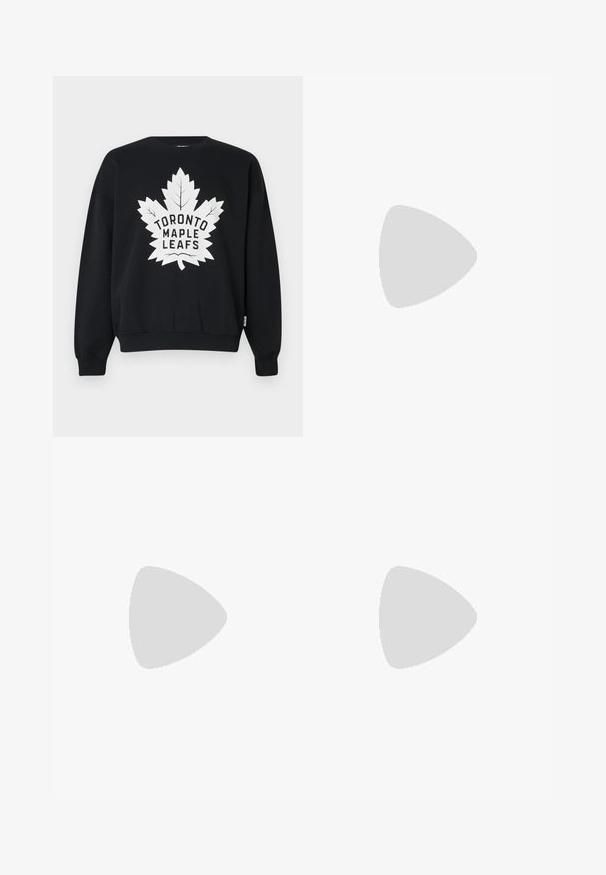 Crna dukserica s velikim bijelim grafikonom javorovog lista i natpisom "TORONTO MAPLE LEAFS", rebrastim manžetama i porubom.; Crne cargo hlače od pamuka, s elastičnom sredinom struka i vezicom, bočnim džepovima i suženim rubovima.; Sive i bijeli tenisice s glatkom kožom na gornjem dijelu, perforiranim vrhom, vezanjem, teksturiranim detaljima i suptilnim zlatnim logom.; Tortoiseshell sunčane naočale s zelenim lećama, sa osmerokutnim oblikom i tankim, zakrivljenim drškama. Materijal ima sjajnu završnu obradu.