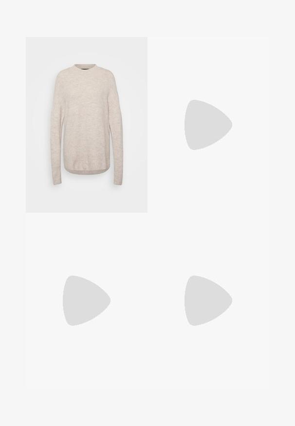Pull en tricot beige clair avec un col rond, un ourlet côtelé et des manches longues. Le tissu a une apparence douce et texturée.; Jean bleu taille haute à jambes larges avec fermeture à bouton et à zip à l'avant, poches avant et arrière, et ourlets cousus sur un fond blanc.; Baskets basses blanches à texture perforée, avec des accents métalliques en or rose sur le côté et à l'arrière. Semelle en caoutchouc.; Sac à main en cuir noir avec une forme courbée, bandoulière amovible et des accessoires en or. Le sac est doté d'un rabat avec un détail de boucle.