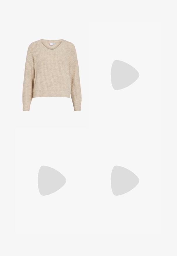 Bež pulover iz pletenin z V-izrezom in dolgimi rokavi. Ima teksturiran vzorec in skrajšan kroj. Izdelan iz mehke, tople tkanine.; Široke rjave kavbojke iz denima, ki imajo visok pas, sprednje žepe in klasično zapiranje na gumb. Gladka tekstura s subtilnim šivom.; Sijajan škrlatank z bleščečim videzom, z masivnim črnim peto, ki se ponaša z gladko teksturo in preprostim dizajnom. Brez vidnih zapenjal ali vzorcev.; Rjava usnjena torba z gladko teksturo, odprto zasnovo zgoraj in dvema naramnima trakovoma. Opremljena je z minimalnim šivanjem in brez vidnih kovinskih delov.