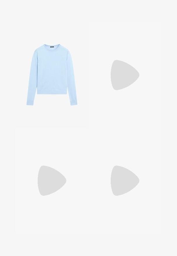 Lichtblauwe, trui met lange mouwen gemaakt van zachte gebreide stof; ronde halslijn; geribbelde manchetten en zoom; eenvoudige constructie zonder patronen of sierbeslag.; Lichtblauwe wijde denim jeans met een hoge taille, knoopsluiting, voorzakken en een onafgewerkte zoom.; Creatieve sneakers met blauwe suède strepen, witte veters en een rubberen zool. Gecombineerd met grijze trainingsbroeken met witte zijkanten.; Denim handtas met een gebogen vorm, lichtblauwe kleur, verstelbare schouderriem en een kleine afneembare pouch met metallic accenten.