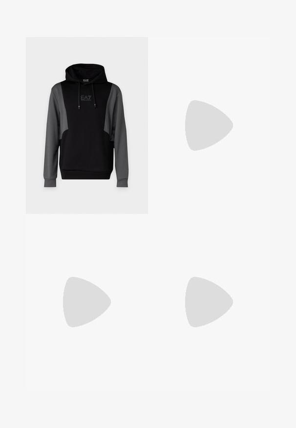 EA7 Emporio Armani FELPA - Felpa - black; Jeans in denim blu scuro con vestibilità slim, caratterizzati da schizzi di vernice, cuciture visibili e design classico a cinque tasche. Taglio dritto.; Sneaker in pelle bianca con una finitura liscia, punta rotonda, lacci piatti e suola testurizzata. Presenta un logo discreto sul tallone.; Occhiali da sole neri rotondi con lenti scure e sottili bracci in metallo. Include punte trasparenti e accenti argentati alla cerniera. Design minimalista.