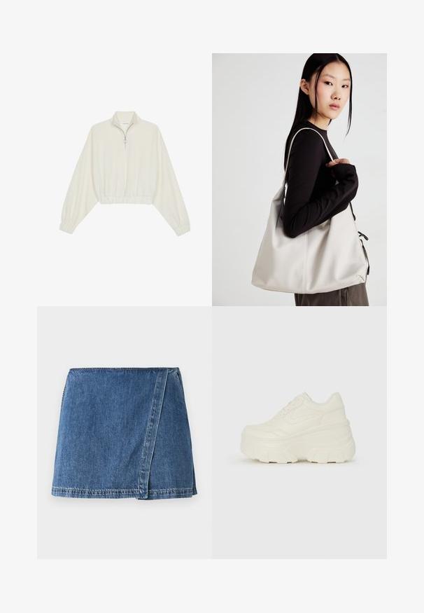 Kort striktrøje i cremefarvet stof med høj krave, halvlynlås, elastisk kant og manchetter, glat tekstur og minimalistisk design.; Denimskørt i en mellemblå farve med en omslagdesign, der har synlige sømme og en lige kant.; Hvide platform sneakers med en glat læderlignende overdel, rund form, polstret krave og struktureret gummisål med definerede riller.; Beige håndtaske lavet af blødt materiale med et slouchy design, stikninger og to skulderremme. Velegnet til daglig brug.