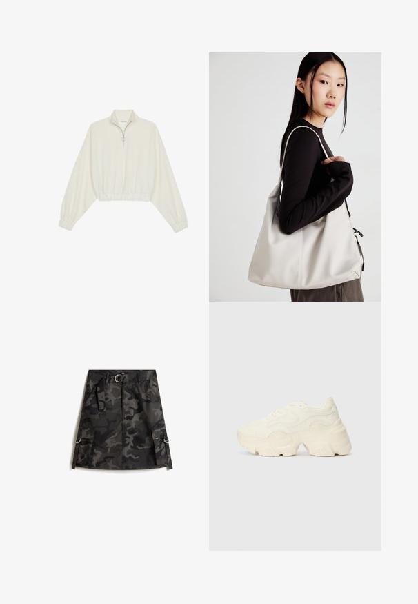 Sudadera cropped en tejido crema, con cuello alto, cierre de media cremallera, dobladillo y puños elásticos, con una textura suave y un diseño minimalista.; Falda de camuflaje en gris oscuro y negro, con cremallera frontal, cinturón con hebilla plateada y dos bolsillos cargo con aros.; Zapatillas blancas gruesas hechas de malla texturizada y materiales sintéticos, con una suela gruesa y detalles de patrones intrincados a lo largo de los lados.; Bolso de mano beige hecho de material suave, con un diseño holgado, detalles cosidos y dos asas. Adecuado para uso diario.