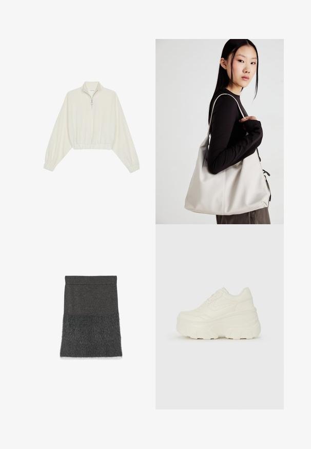 Geknipt pullover in crèmekleurige stof, met een hoge kraag, halve rits, elastische zoom en manchetten, met een soepele textuur en minimalistisch ontwerp.; Charcoalgrijze rok met een geribbelde textuur aan de bovenkant en een zachte, bontachtige onderkant, met een rechte snit en zonder zichtbare sluitingen.; Witte platform sneakers met een gladde leren bovenkant, afgeronde vorm, gewatteerde kraag en een gestructureerde rubberen zool met duidelijke profiel.; Beige handtas gemaakt van zacht materiaal, met een slonzig ontwerp, gestikte details en twee schouderbanden. Geschikt voor dagelijks gebruik.