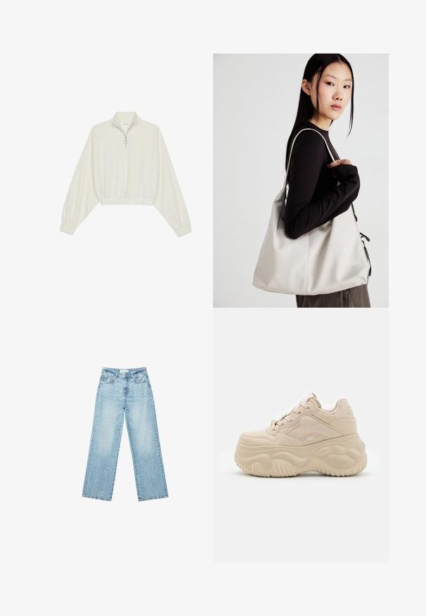 Pullover accorciato in tessuto crema, con colletto alto, chiusura a zip parziale, orlo e polsini elasticizzati, dalla texture liscia e design minimal.; Jeans larghi in denim blu chiaro a vita alta, caratterizzati da un lavaggio sbiadito e da piccoli dettagli strappati sparsi.; Sneakers platform beige con tomaia in pelle liscia, punta arrotondata e suola in gomma texturizzata con motivi a onde e dettaglio del logo.; Borsa a mano beige realizzata in materiale morbido, caratterizzata da un design morbido, dettagli cuciti e due manici. Adatta per l'uso quotidiano.