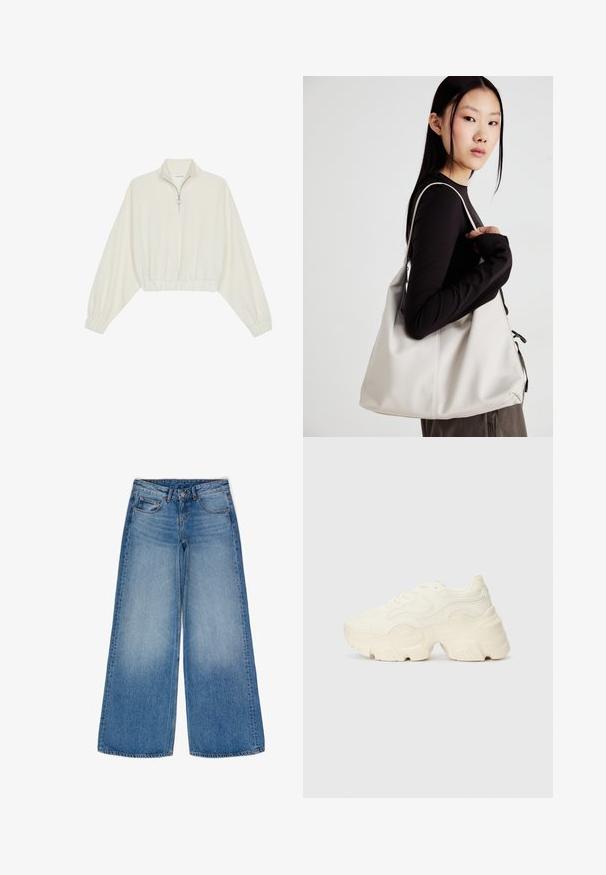 Geknipt pullover in crèmekleurige stof, met een hoge kraag, halve rits, elastische zoom en manchetten, met een soepele textuur en minimalistisch ontwerp.; Wijd gesneden blauwe denim jeans met een vervaagde was. Voorzien van stevige zakken, een hoge taille en een klassieke knoop- en ritssluiting.; Chunky witte sneakers gemaakt van geperforeerd mesh en synthetische materialen, met een dikke zool en ingewikkelde patroon details aan de zijkanten.; Beige handtas gemaakt van zacht materiaal, met een slonzig ontwerp, gestikte details en twee schouderbanden. Geschikt voor dagelijks gebruik.