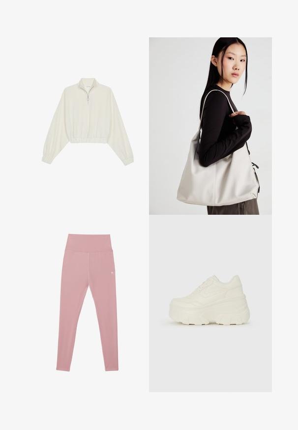 Skraćeni pulover od kremastog materijala, s visokim ovratnikom, zatvaranjem na polovicu munje, elastičnim rubom i manžetama, s glatkom teksturom i minimalnim dizajnom.; Roze, visokostrukne tajice izrađene od rastezljivog materijala, s glatkom teksturom i malim logotipom na struku.; Bijele platformske tenisice s glatkim gornjim dijelom koji nalikuje koži, zaobljenim oblikom, podstavljenim okvirom i teksturiranim gumeni potplat s definiranom profilacijom.; Bežna torba od mekog materijala s opuštenim dizajnom, šivanim detaljima i dva remena za rame. Pogodna za svakodnevnu upotrebu.