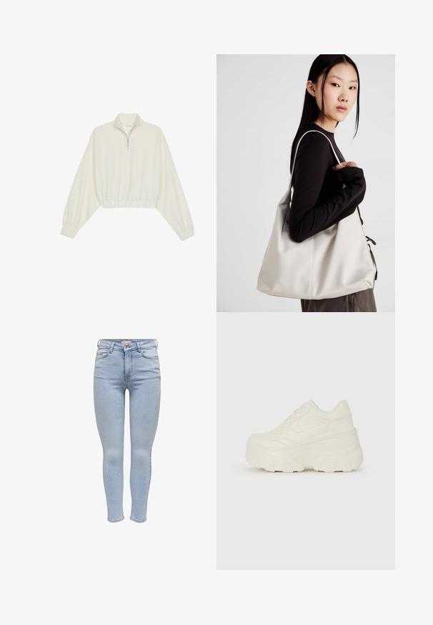 Pullover curto em tecido creme, apresentando um colarinho alto, fecho de meio zíper, bainha e punhos elásticos, com uma textura suave e design minimalista.; Jeans skinny azul claro feitos de denim, com fecho de correr, cinco bolsos e uma textura suave com desbotamento mínimo.; Tênis brancos de plataforma com um cabedal suave semelhante a couro, formato arredondado, colarinho acolchoado e sola de borracha texturizada com ranhuras bem definidas.; Uma bolsa bege feita de material macio, com um design descontraído, detalhes de costura e duas alças para o ombro. Adequada para uso diário.