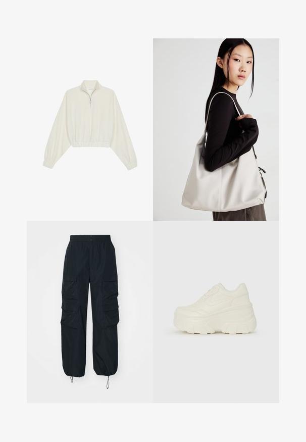 Kort striktrøje i cremefarvet stof med høj krave, halvlynlås, elastisk kant og manchetter, glat tekstur og minimalistisk design.; Sorte cargo bukser lavet af let materiale, med flere sidelommer, en elastisk talje og justerbare nederkanter.; Hvide platform sneakers med en glat læderlignende overdel, rund form, polstret krave og struktureret gummisål med definerede riller.; Beige håndtaske lavet af blødt materiale med et slouchy design, stikninger og to skulderremme. Velegnet til daglig brug.