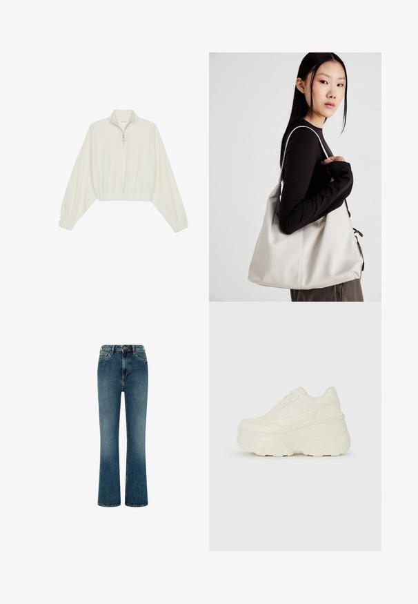 Geknipt pullover in crèmekleurige stof, met een hoge kraag, halve rits, elastische zoom en manchetten, met een soepele textuur en minimalistisch ontwerp.; High-waisted flared jeans in donkerblauwe denim. Bevat een klassiek vijf-pocket ontwerp, contrasterende stiksels en een knoopsluiting bij de taille.; Witte platform sneakers met een gladde leren bovenkant, afgeronde vorm, gewatteerde kraag en een gestructureerde rubberen zool met duidelijke profiel.; Beige handtas gemaakt van zacht materiaal, met een slonzig ontwerp, gestikte details en twee schouderbanden. Geschikt voor dagelijks gebruik.