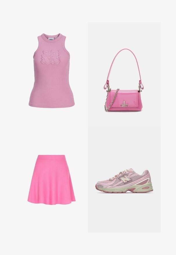 Lichtgrijze trui met hoge nek, lange mouwen en een losse pasvorm. Gemaakt van een textuur gebreide stof met subtiele kleurvariaties.; Geribbelde mouwloze top in lichtroze met een ronde halslijn. Beschikt over een structural logo detail aan de voorkant. Stof: zacht en rekbaar.; Roze gebreide rok met een aansluitende tailleband en een uitlopende vorm, gemaakt van zachte stof die een soepele textuur toevoegt.; Roze en beige New Balance 740 sneaker met een bovenwerk van mesh en kunstleer, vetersluiting en een gevoerde zool, weergegeven in zijprofiel.; Roze gepatineerde lederen handtas met een rechthoekige vorm, afneembare kettingriem en zilveren hardware detail aan de voorkant.