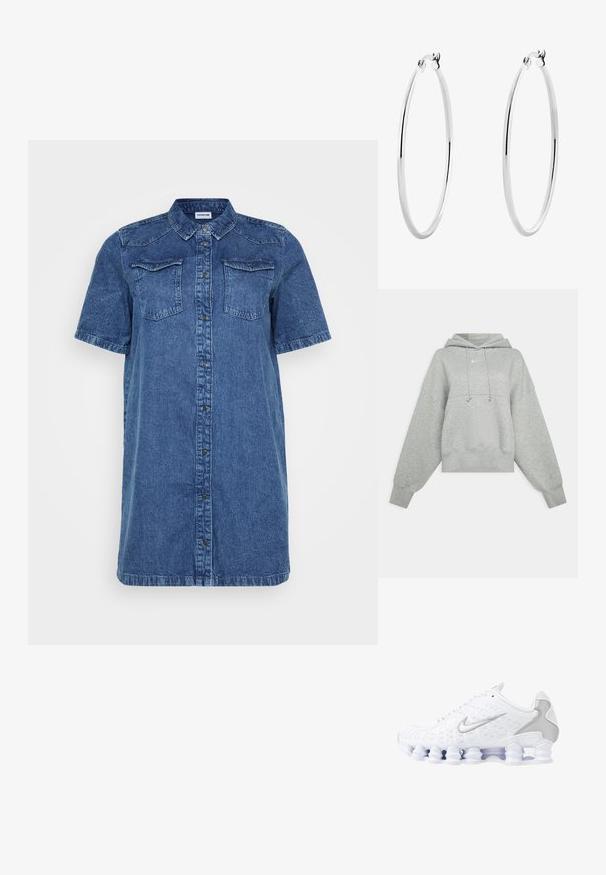 Grå croppet hettegenser laget av mykt stoff. Har justerbar snøring på hetten, vide ermer og en liten logo foran.; Denim skjortekjole i mørkeblått, med korte ermer, to brystlommer, knappeåpning foran, og rett skjæring.; Hvite sportsko med mesh-overdel, sølvfargede detaljer og et unikt spiral såle-design. Har polstret krage og snøring for tilpasning.; Sølv øreringer i form av ringer med en glatt, polert overflate og sømløst design, som har avrundede kanter og en sikker lås.