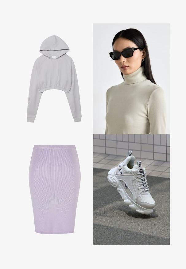 Hellgrauer kurz geschnittener Hoodie mit Kordelzug am Kapuzen, Raglanärmeln, geripptem Saum und dem Schriftzug "ACTIVE" auf einem Ärmel.; Gestreifte Bleistiftrock in Helllila mit einer figurbetonten Passform. Verfügt über einen hohen Taillenbund, eine glatte Textur und einen knielangen Schnitt.; Weißer Sneaker aus Mesh- und Ledermaterialien, mit rundem Zehenbereich, dicker Sohle, auffälligen Schnürsenkeln sowie Branding an der Ferse und der Zunge.; Schwarze rechteckige Sonnenbrille mit dicken Rahmen, versehen mit goldenen Hardware-Details. Das Model trägt ein hellbeiges, geripptes Turtleneck-Oberteil.