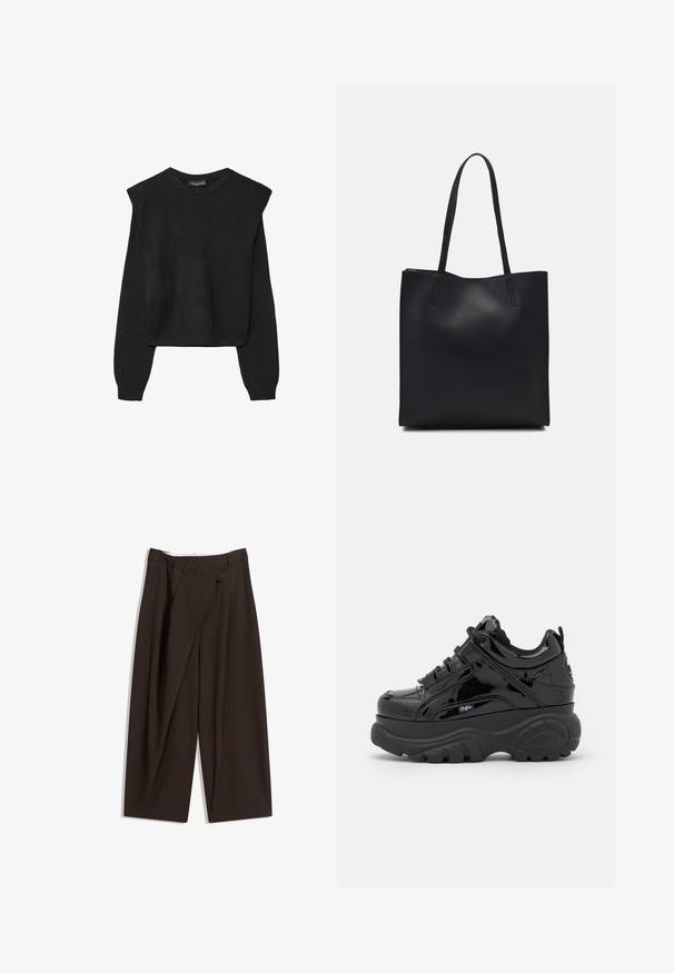 Crna pletena dugoslojna majica sa podloženim ramenima i rebrastim manžetama i rubom, prikazana na bijeloj pozadini.; Tamno smeđe široke hlače s visokim strukom, s jednim dugmadi na zakopčavanju i pregibom sprijeda. Izrađene od laganog materijala.; Crne platforme tenisice s sjajnom lakiranom završnom obradom, s debelim gumeni potplatima, veznim dizajnom i logotipom na strani.; Crna kožna torba za nošenje s glatkom teksturom, pravokutnim oblikom i dvije duge ručke. Nema vidljivih metalnih dijelova ili ukrasa.