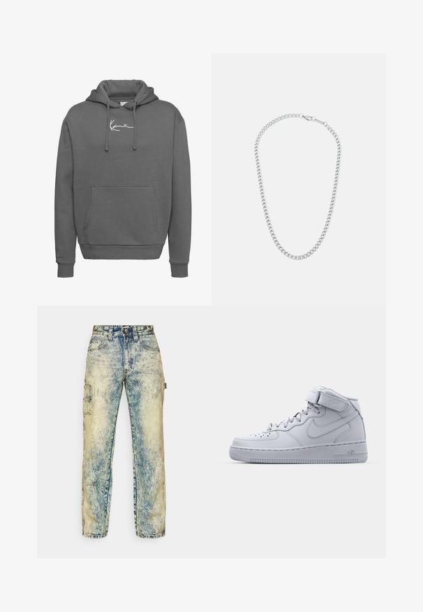 Hallideelsesest valmistatud hall kapuutsiga sweatshirty. Omab reguleeritavat kapuutsi, esist perekoti, soonikkoes varrukaid ja valget brodeeritud logo rinna peal.; Lahedalt istuvad cargo püksid tuhmist sinisest denimist, millel on mitu taskut, nähtavad õmblused ja kulunud tekstuur kergelt kortsudega.; Halluxi hallid hallid Nike Air Force 1 tossud, nahast pealisega, pehmendatud krae ja Velcro rihm. Ikooniline disain sisaldab perforatsiooniga varbakohta.; Hõbedane metallist kettkaelakee, millel on omavahel seotud lingid ja kindel tõmblukk, sile tekstuur, ühtlane viimistlus ja klassikaline disain.