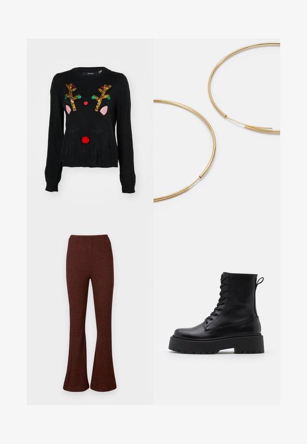 Czarny sweter z motywem renifera, z antylami pokrytymi złotymi cekinami, różowymi detalami na uszach, czerwonym nosem z pomponem oraz zielonymi i czerwonymi koralikami.; Burgundowe spodnie dzwonowe z miękkiego, elastycznego materiału z elastycznym pasem. Gładka tekstura z delikatnym melanżowym wzorem.; Czarne skórzane botki za kostkę z okrągłym noskiem, sznurówką z przodu i grubą gumową podeszwą z teksturowanym bieżnikiem. Pętelka do zakładania z tyłu.; Złote kolczyki w kształcie cienkich okrągłych obręczy, o gładkim metalicznym wykończeniu, bez zdobień czy wzorów.