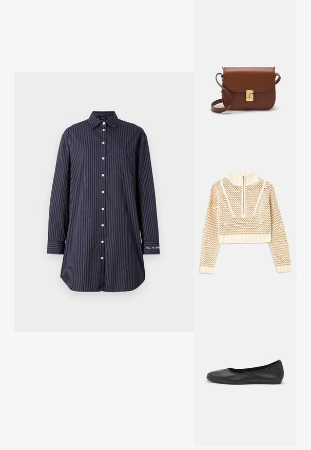 Licht beige cropped sweater met een ritskraag, voorzien van een textuurpatroon en geribde manchetten en onderrand. Combineert gebreide en geweven materialen.; Marineblauw button-up shirt met verticale strepen, lange mouwen, een klassieke kraag, een enkele borstzak en tekstdetail op de mouw.; Zwarte leren ballerina met een ronde neus, gladde textuur, minimale stikdetails en een flexibele zoolontwerp.; Bruine leren handtas met een klep sluiting, gouden hardware, een schouderband en een gladde textuur. Compact rechthoekige vorm.