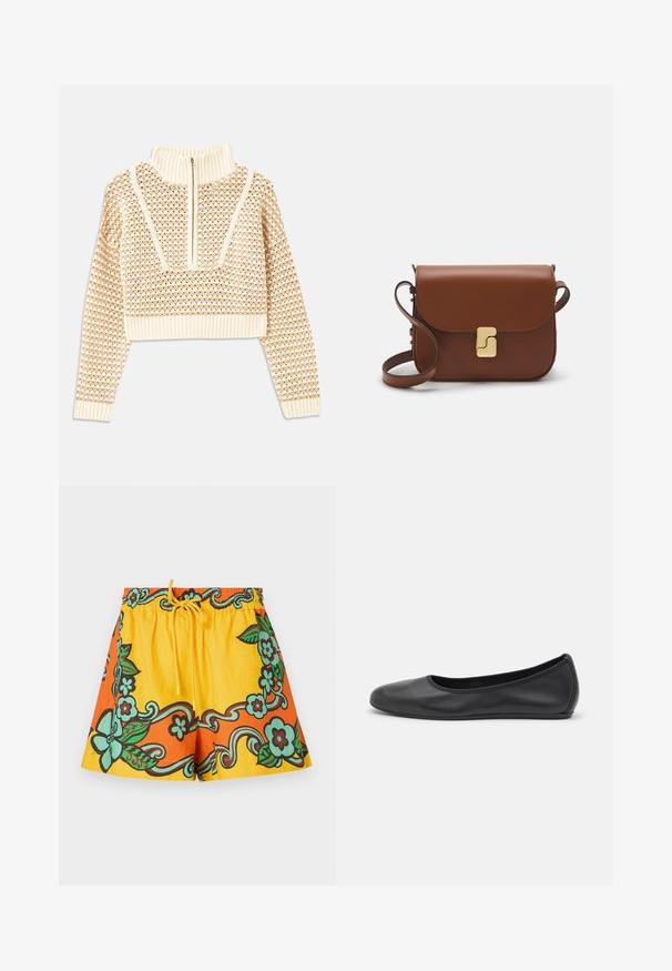Svetlo béžový skrátený sveter so zipsovým vysokým golierom, s textúrovaným vzorom a rebrovanými manžetami a spodným lemom. Kombinuje pletené a tkané materiály.; Žlté a oranžové šortky s kvetinovými vzormi v zelenej a hnedej farbe. Elastický pás s šnúrkou, vyrobené z ľahkého materiálu.; Čierne kožené baleríny s okrúhlou špičkou, hladkým povrchom, minimálnym prešívaním a flexibilným dizajnom podrážky.; Hnedá kožená kabelka s klopou, zlatými kovovými prvkami, ramenným popruhom a hladkým povrchom. Kompaktný obdĺžnikový tvar.
