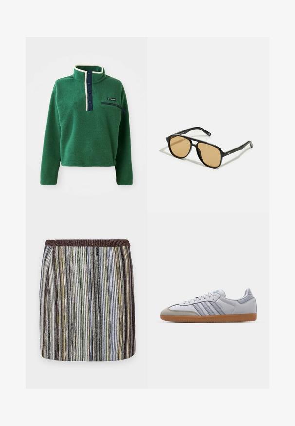Groene fleece pullover met hoge kraag, marineblauwe knoopsluiting en een ritszak. Heeft een zachte textuur en contrasterende crèmekleurige afwerking.; Korte, getailleerde rok met meerkleurige verticale strepen in tinten groen, zwart en bruin, met een textuur elastische tailleband.; Witte leren sneakers met lichtblauwe accenten, grijs suède neus en een bruine rubberen zool. Voorzien van drie blauwe strepen en "Samba"-branding.; Zwarte zonnebril met bruin getinte lenzen; rechthoekige vorm met een dikke rand, inclusief subtiele hardware accenten op de veertjes.