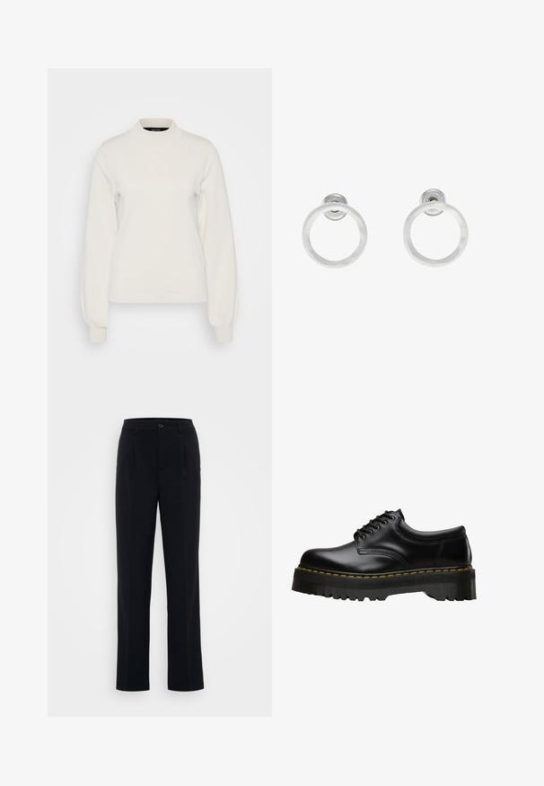Vero Moda Tall VMMERCURY HIGHNECK - Džemper - birch; Mustad püksid sirge lõikega, millel on esiplekked ja nööpkinnitus, valmistatud siledast kangast. Puhtad jooned kogu ulatuses.; Mustan nahast lace-up kingad, millel on paks, sakiline must kummitald ja kollane õmblus ääres, millel on sile viimistlus.; Hõbedased metallist rõngastooted, millel on harjatud tekstuur, ümmargune disain ja selge tagumine post, tagamaks kindlat kandmist.