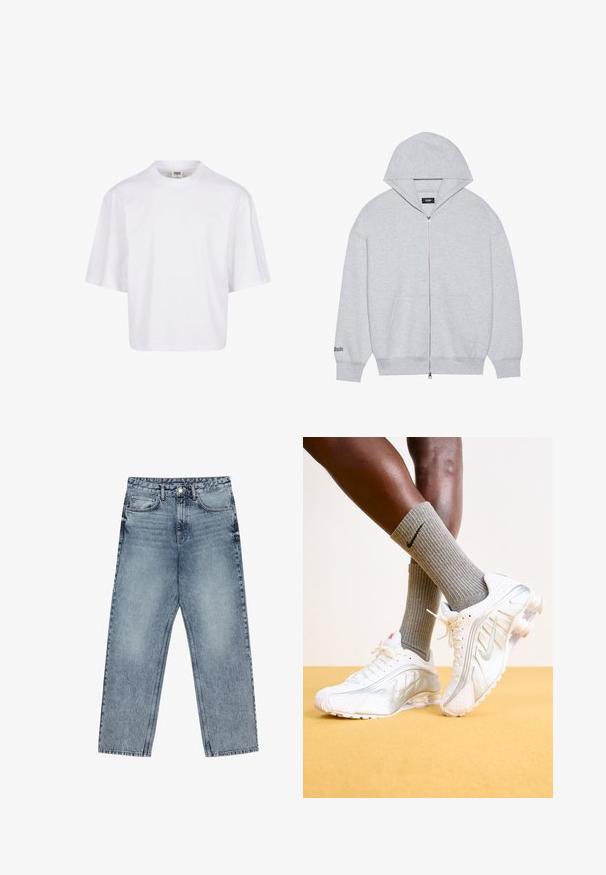 Szürke zipzáros kapucnis pulóver, puha anyagból készült. Nagy kapucnival, elülső zsebekkel és nyomtatott szöveggel a bal ujján.; Fehér, rövid ujjú póló, kerek nyakkivágással és lazán illeszkedő fazonnal, sima pamut keverékből készült. Minták vagy díszítések nélkül.; Világoskék farmernadrág egyenes szárú szabással, látható varrással, öt zsebes kialakítással és gombos derékkal.; Fehér Nike sportcipők ezüst díszítésekkel, textúrázott panelek és perforációk jellemzik őket. Szürke bordás zoknikkal viselve, sárga háttér előtt.