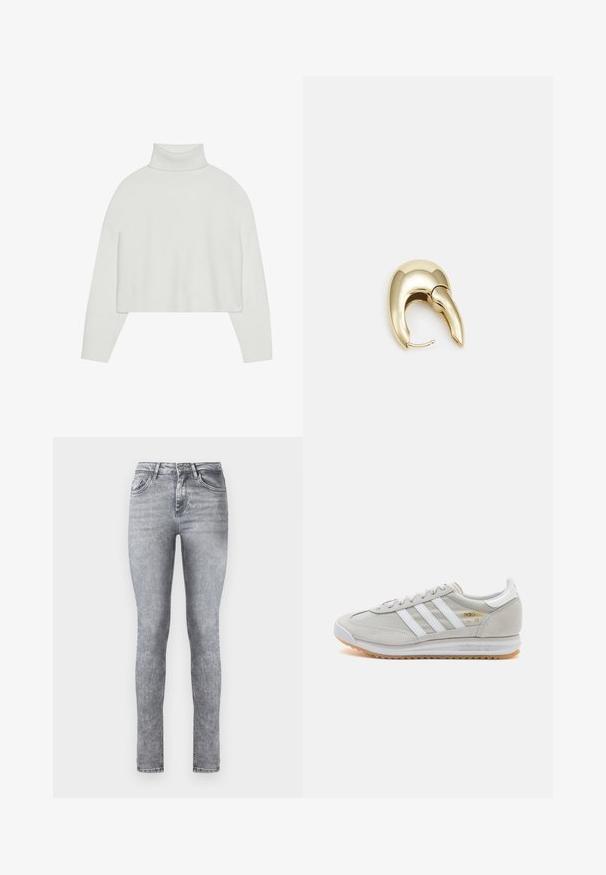Hvit kort turtleneck genser med ribbestrikkede mansjetter og kant. Myk tekstur, brede ermer og sømløs design bak.; Grå denim skinny jeans med høy midje, fem lommer og subtil blekning gjennom hele. Har glidelås- og knappe-lukking.; Lys grå sneaker laget av semsket skinn og mesh, med tre hvite striper, rund tå og såle av gummi. Gull logo-aksent nær snørebåndene.; Gullfarget metalløredobber med et elegant, buet design. Har en karakteristisk spiss form, polert overflate og hengsel-lukking.